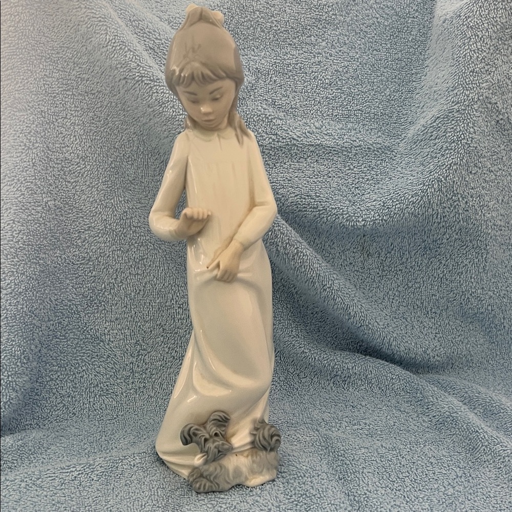Nao by Lladro porcelain figurine "My Playful Puppy”